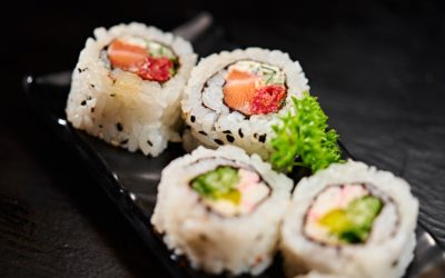 Uramaki: um sushi invertido para você se deliciar!